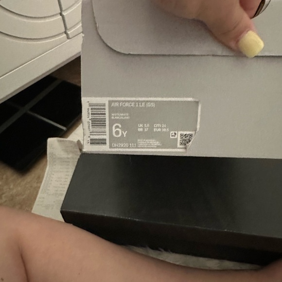 NIKE AIR FORCE 1 - Picture 2 of 2